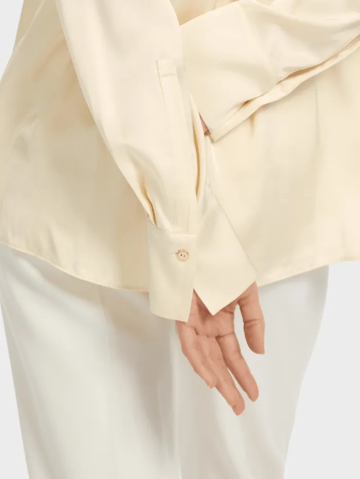 marc_cain_collections_cre_4.webp Marc Cain Collections Tops | Gifts Under £100^Cream Blouse With Scoop Neck VC 51.30 W60 COL 11