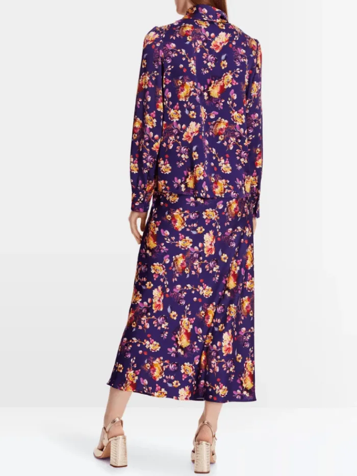 marc_cain_glam_flared_blo_5.webp Marc Cain Glam Tops | Gifts Under £100^Flared Blouse With Floral Print XG 51.01 W07 COL 748