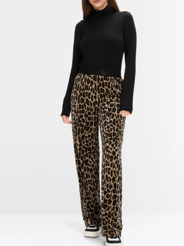 marc_cain_sports_long_sle_2-2.webp Marc Cain Sports Tops | Gifts Under £100^Long Sleeved Turtleneck Top In Black XS 48.18 J18 Col