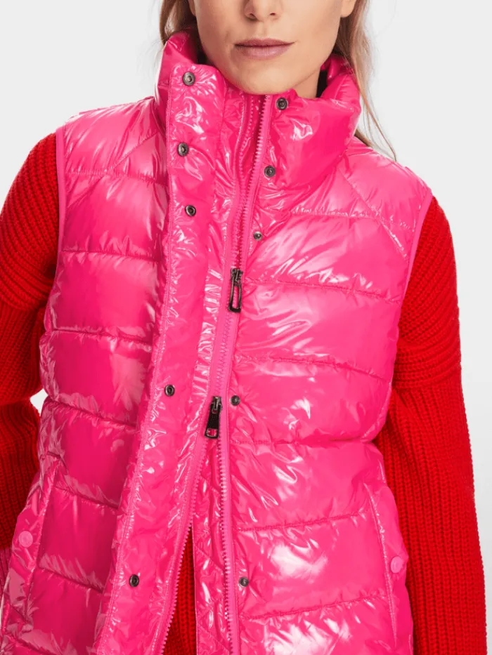 marc_cain_sports_shiny_qu_3.webp Marc Cain Sports Coats And Jackets | Puffers And Gilets^Shiny Quilted Gilet XS 37.03 W36 Col 244