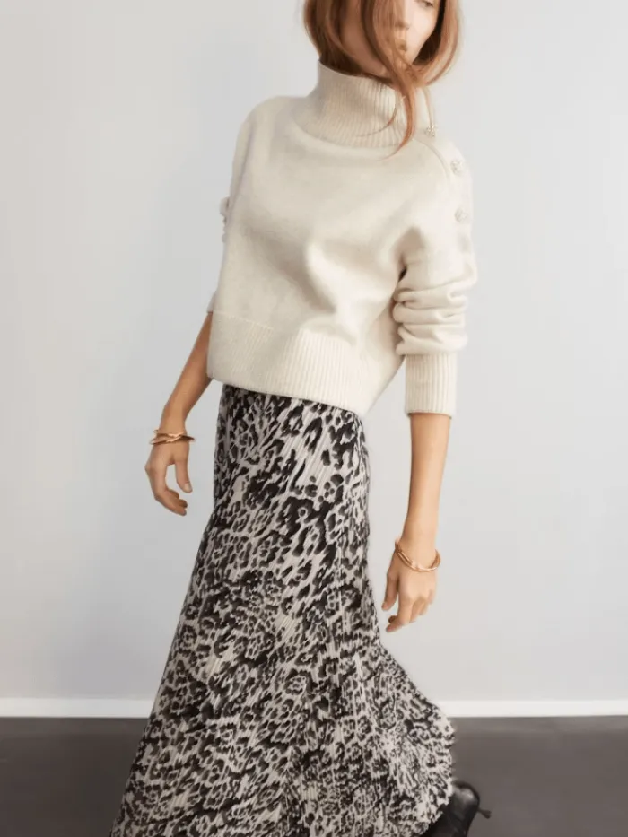 oui_womens_jumper_with_rh_5.webp Oui Knitwear | Gifts Under £250^Women's Jumper With Rhinestone Buttons In Off White 89178 Col 1021