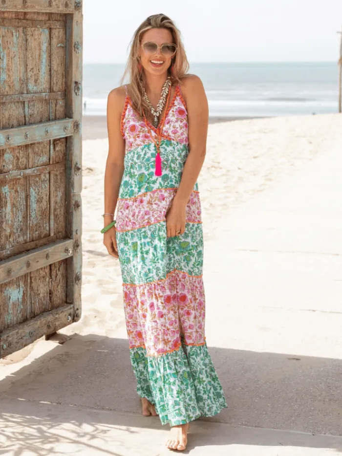 place_du_soleil_tiered_ma_1.webp Place du Soleil Dresses | Beachwear^Tiered Maxi Dress In Green And Rosa Flowers S24 436