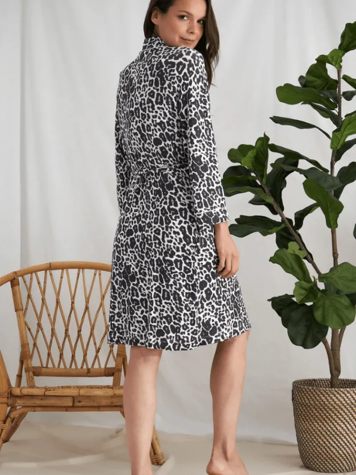 pretty_you_t_london_luxe__1.webp Pretty You London Gifts Under £50^Pretty You T London Luxe Leopard Kimono